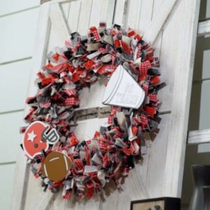 pq11946-scrappy-wreath-lifestyle-web